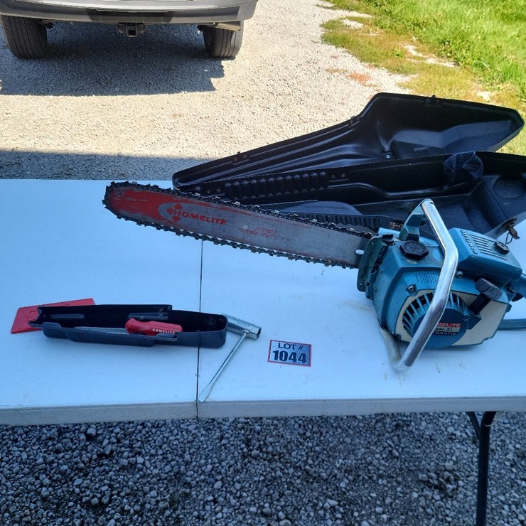 Homelite Super XL Automatic Gas Chain Saw w/Case - Tag #1044