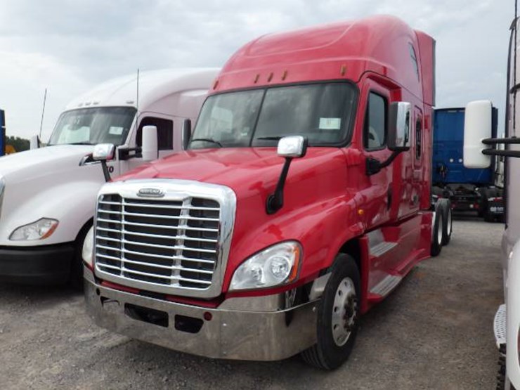 2017-freightliner-cascadia-125-image-1