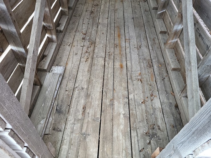 wood-corn-crib-w/steel-roof-image-10