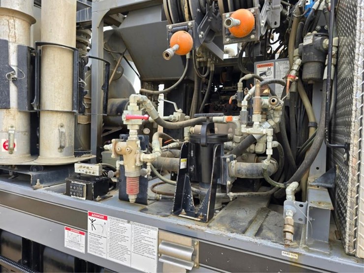 freightliner-114sd-image-22