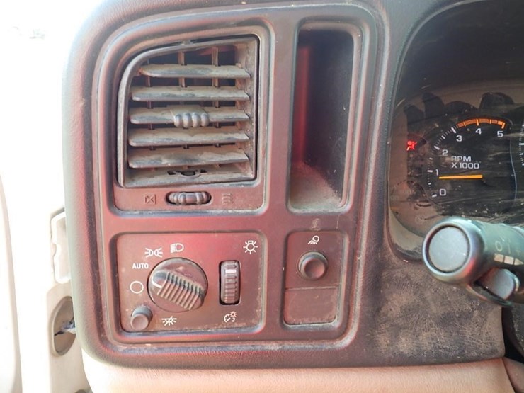 2005-chevrolet-2500hd-image-24
