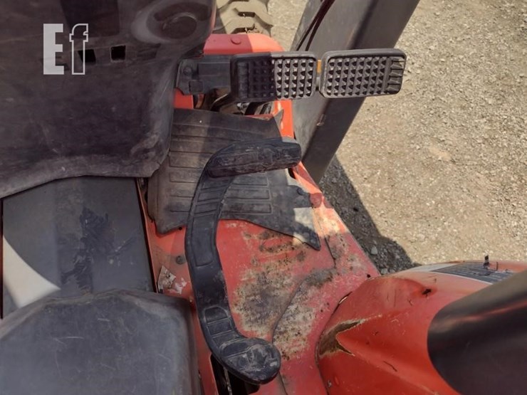 16-kubota-b26tlb-tractor-8242-image-8