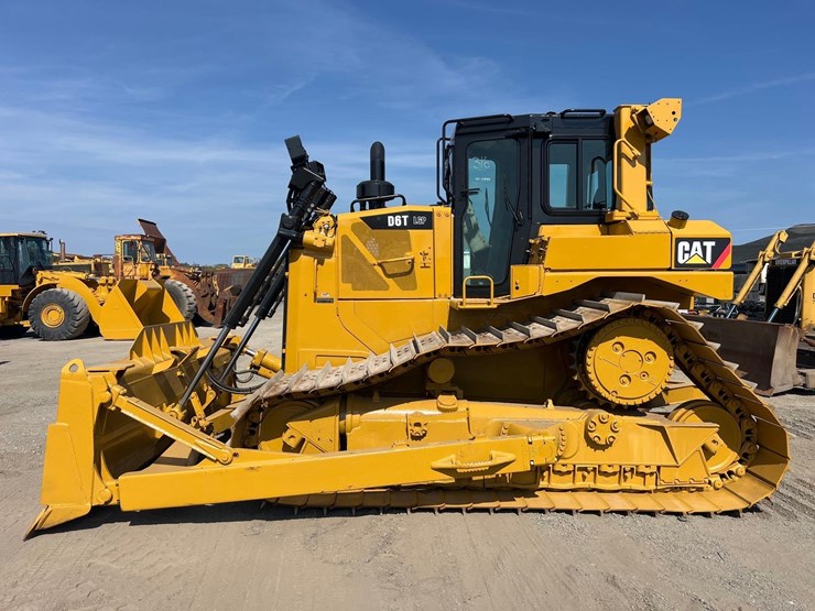 caterpillar-d6t-lgp-image-1