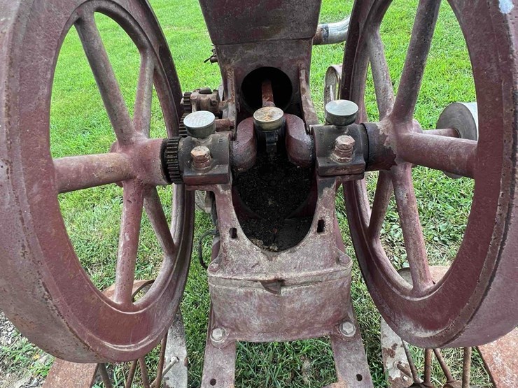 stover-6-8-hp-hit-&-miss-engine-on-trucks---type-k-(sn#-kc240274)-image-10