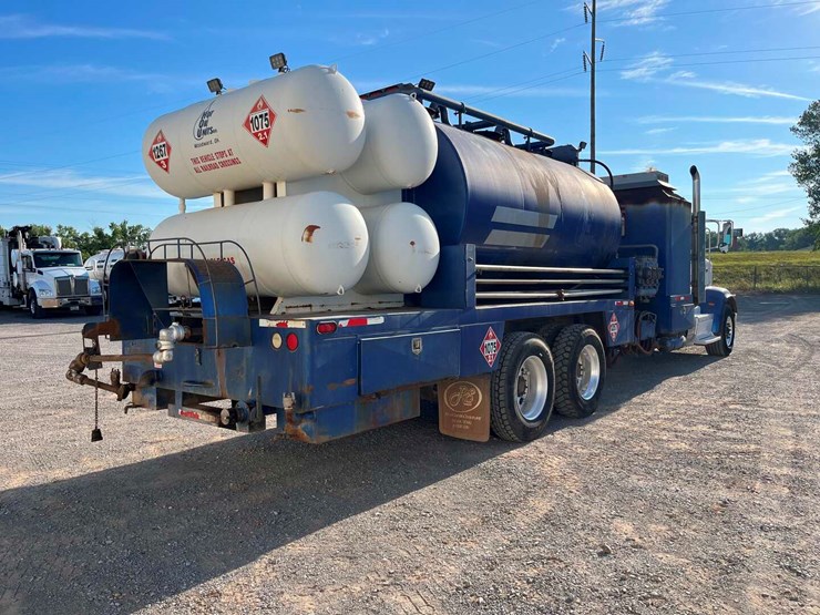 2013-peterbilt-367-image-2