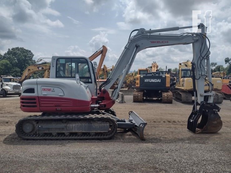 2022-takeuchi-tb290-image-3