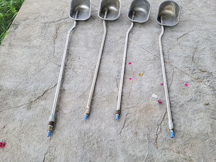 {4}-stainless-steel-hog-water-cups-w/nipples-image-9