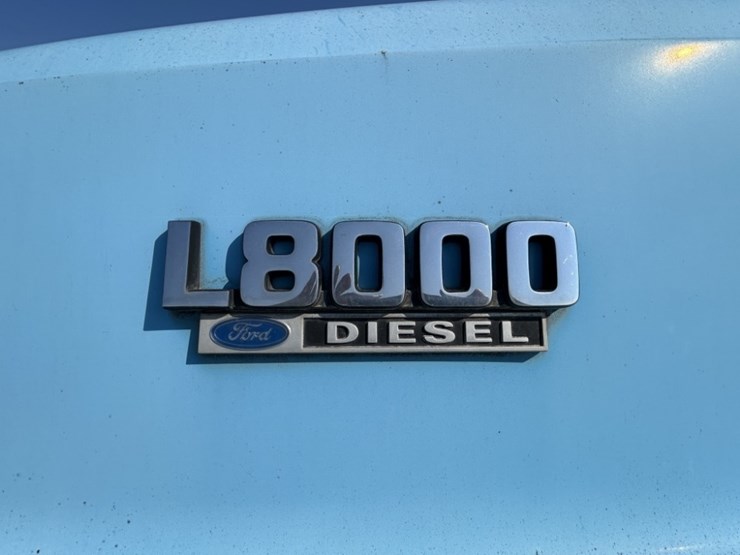 1992-ford-l8000-image-10