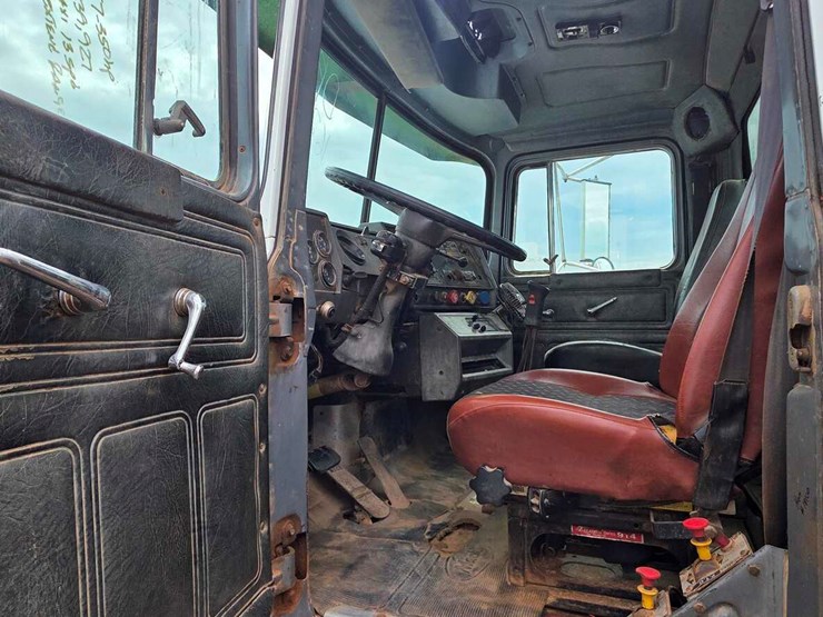 1994-mack-rd688s-image-16