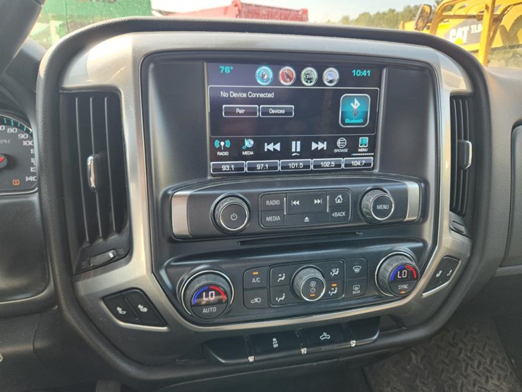 2018-chevrolet-silverado-image-40