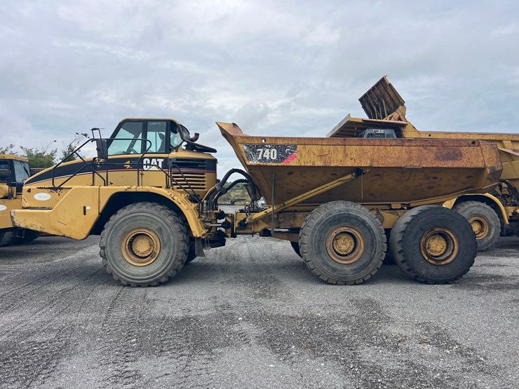 caterpillar-740-image-1