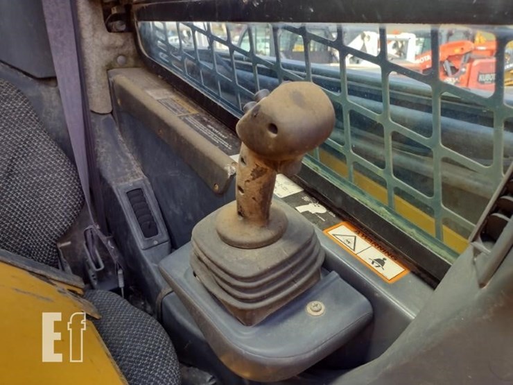 john-deere-329d-image-8