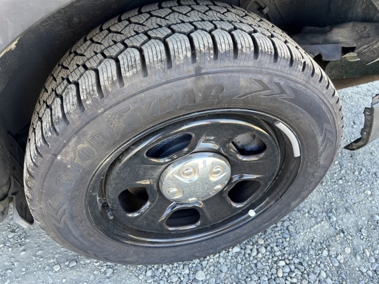 2017-ford-explorer-image-18