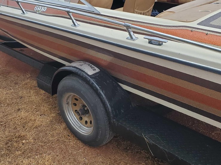 1985-baja-sunsport-210-boat-with-1985-roadrunner-trailer-image-3