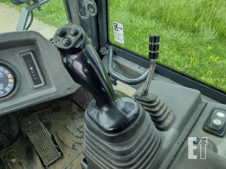 2017-deere-244kii-image-8