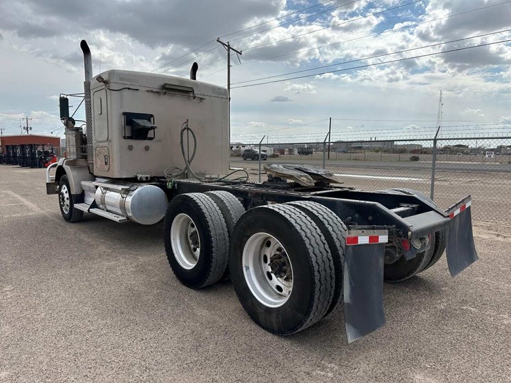 2012-kenworth-t800-image-2