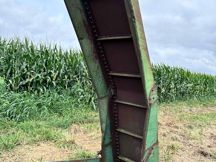 john-deere-300-image-5