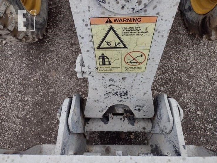 2013-caterpillar-tl642c-image-15