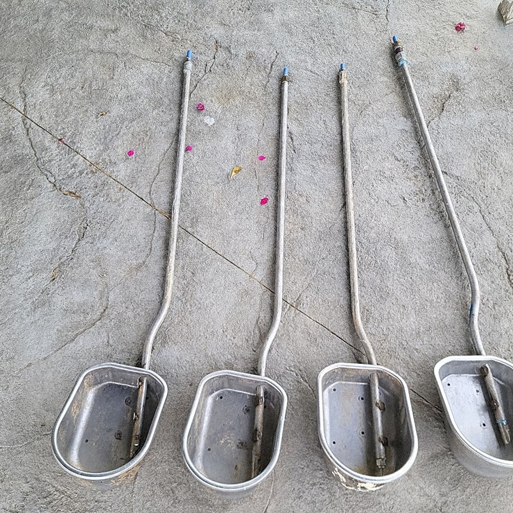 {4} Stainless Steel Hog Water Cups w/Nipples