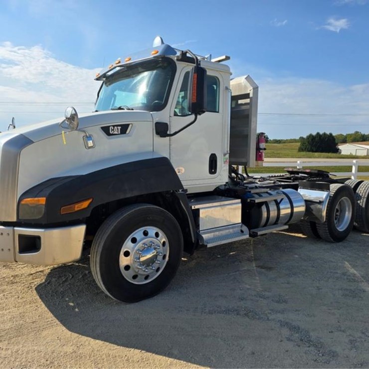 2015 CATERPILLAR CT660
