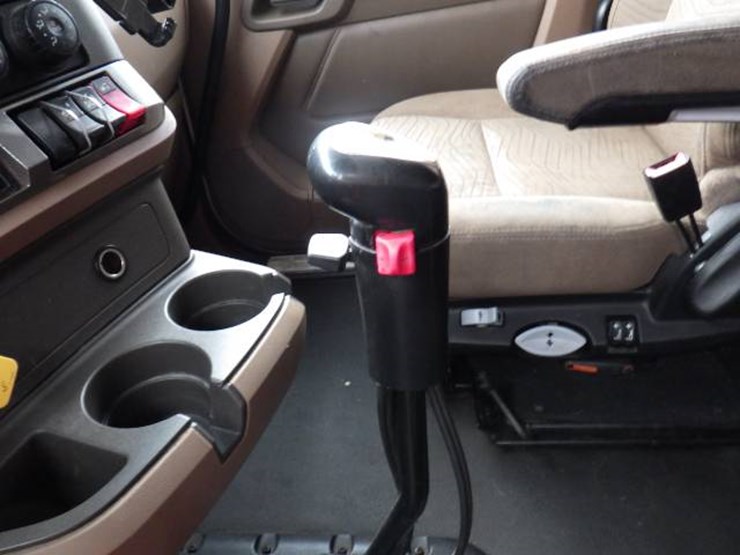 2016-kenworth-t680-image-15