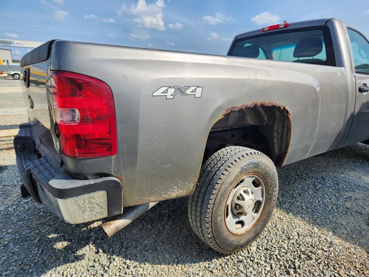 2014-chevrolet-2500-image-13