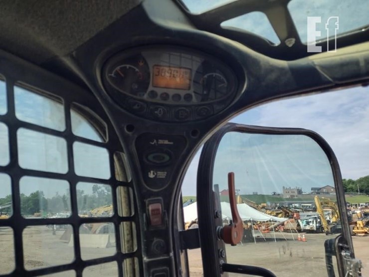 2019-bobcat-t740-image-7
