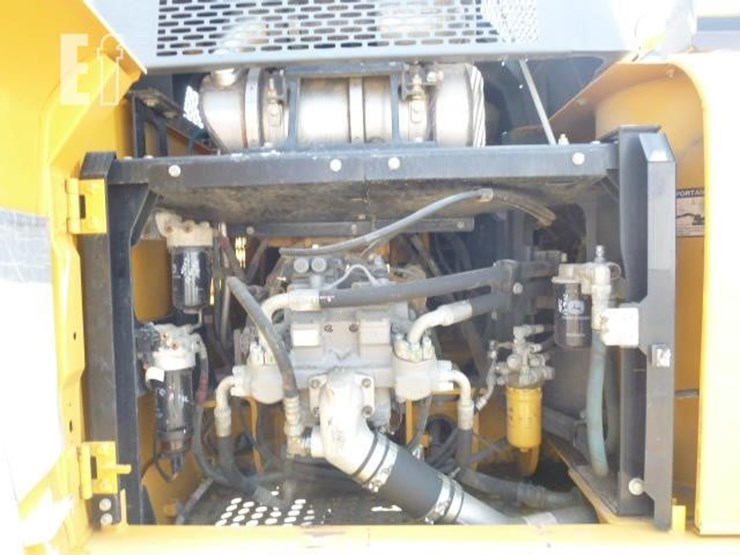 2017-deere-210g-lc-image-45