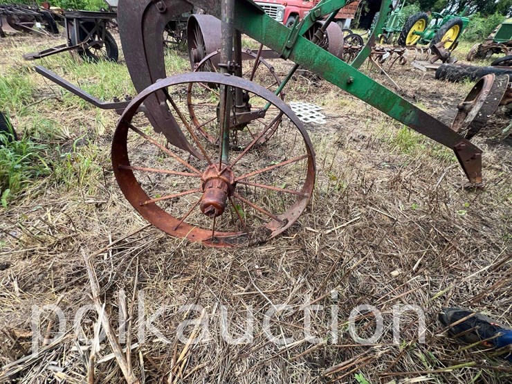 john-deere-pull-type-subsoiler-on-steel-wheels-image-3