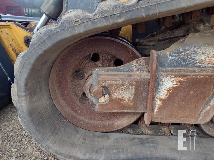 2020-deere-331g-image-24