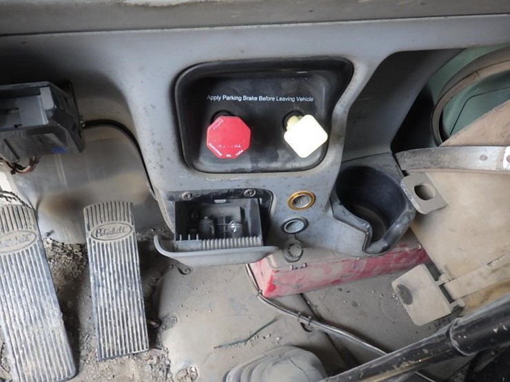 2008-peterbilt-367-image-29