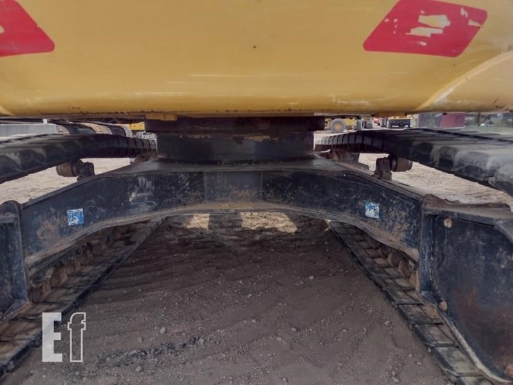 2019-deere-135g-image-48