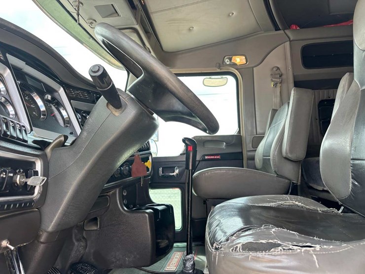 2019-kenworth-t800-image-7
