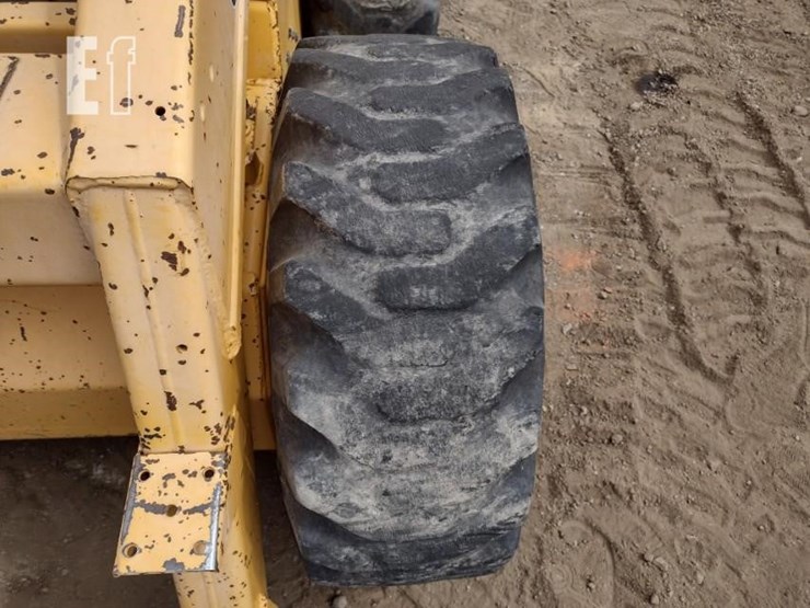 1990-deere-675b-image-15