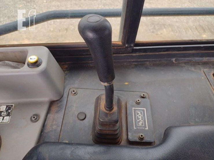 2015-komatsu-d61ex-23-image-13