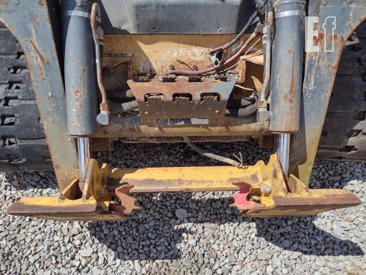 john-deere-329d-image-13