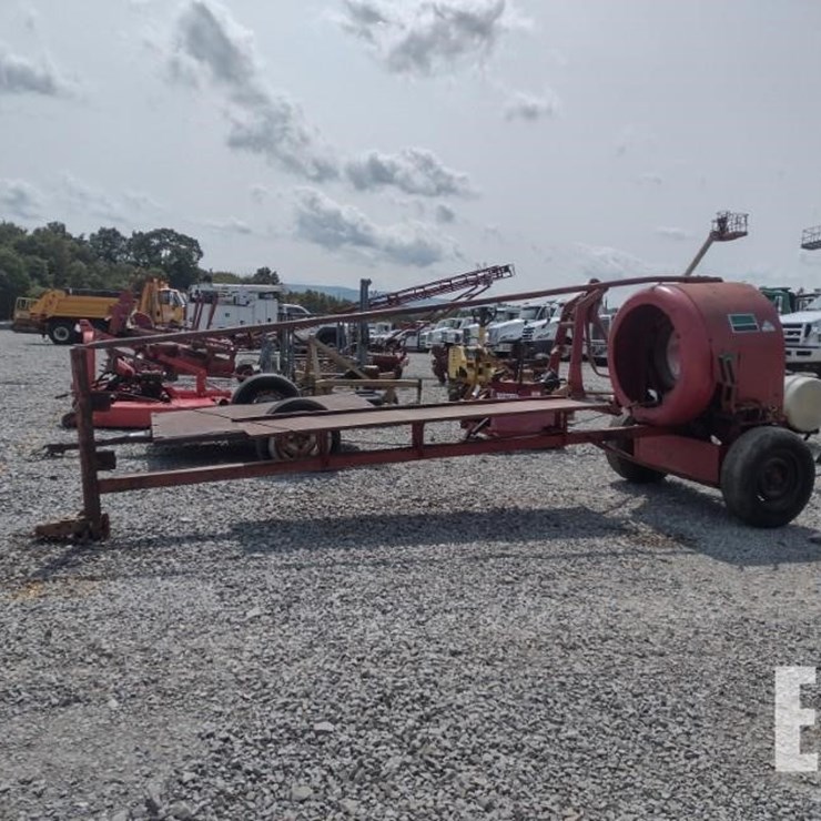 HOWEY CHRISTMAS TREE BALER