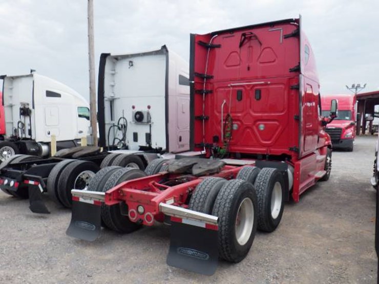 2017-freightliner-cascadia-125-image-6