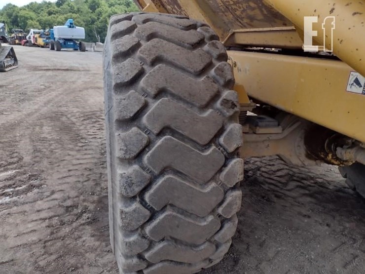 2005-deere-300d-image-18