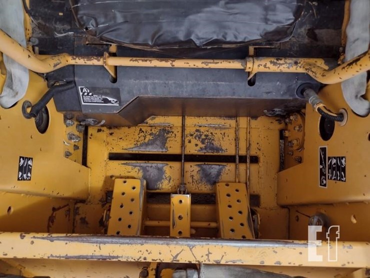 1990-deere-675b-image-11