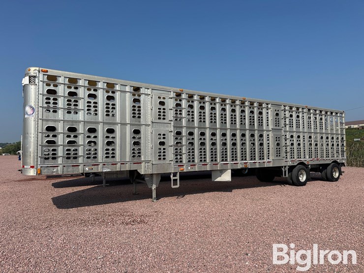2002-wilson-livestock-trailer-image-1