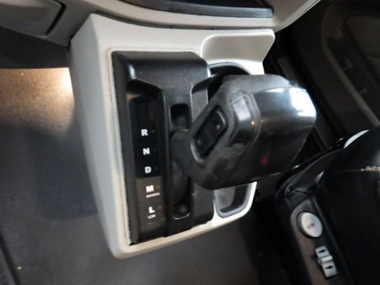 2018-peterbilt-579-image-12