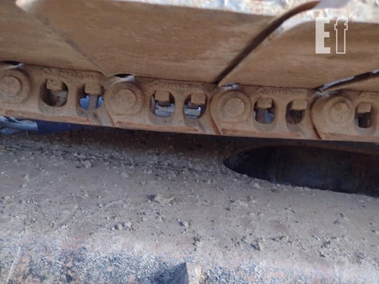 2010-deere-120d-image-32