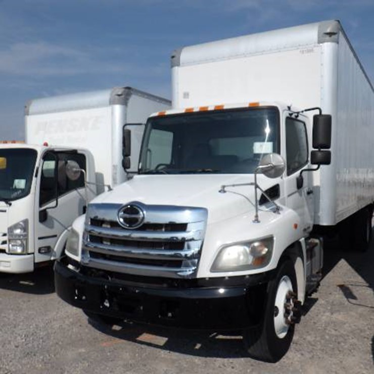 2017 HINO 268