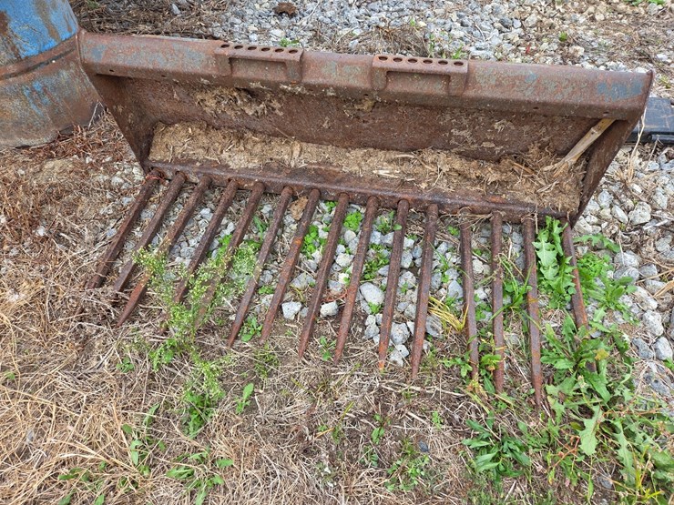 60"-bobcat-manure-bucket-image-1