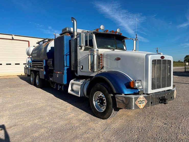 2010-peterbilt-367-image-3