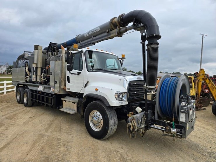 freightliner-114sd-image-9