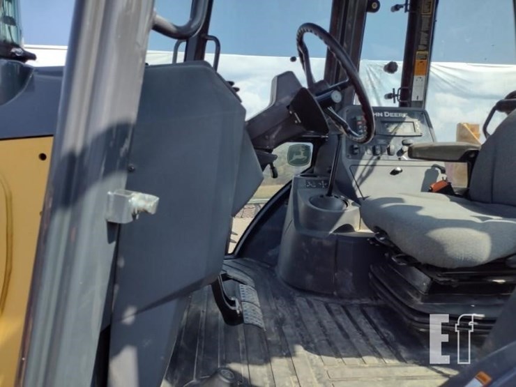 2017-deere-310sl-image-16