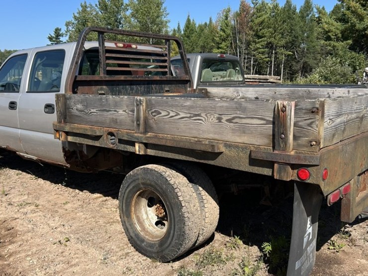 2005-gmc-3500-image-3