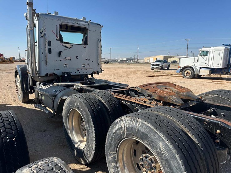 2012-freightliner-coronado-(inoperable)-image-3